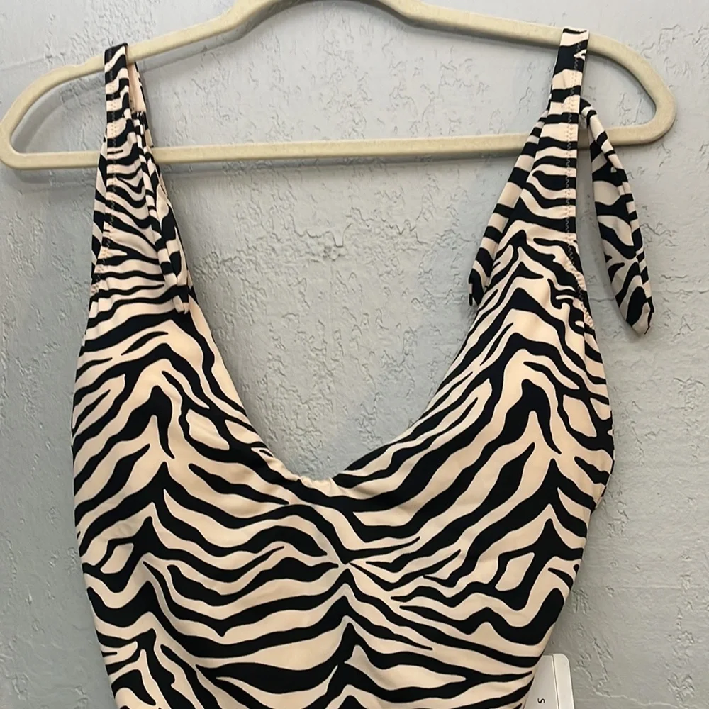 NWT Sanctuary Modern Kitty High Leg Scoop Neck Tank One-Piece White Size L